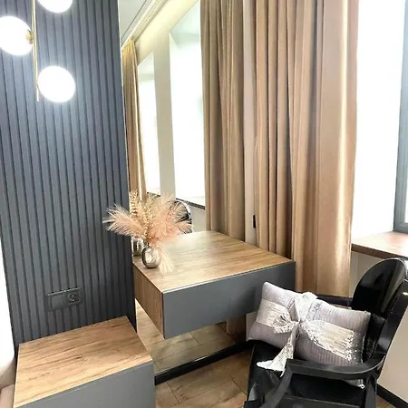 сучасні в центрі,паркінг Apartment *