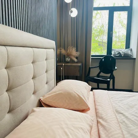 公寓 сучасні в центрі,паркінг