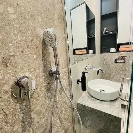 сучасні в центрі,паркінг Appartamento