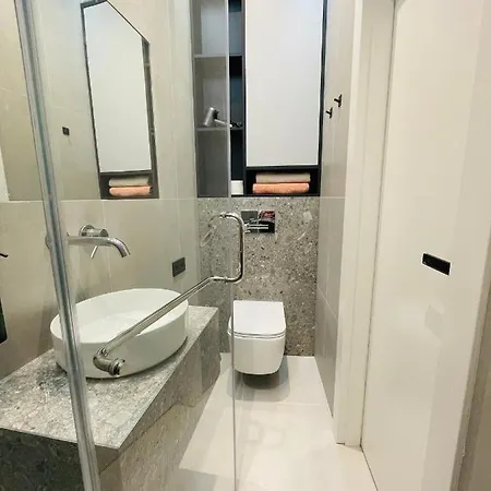 公寓 сучасні в центрі,паркінг