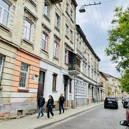 сучасні в центрі,паркінг *