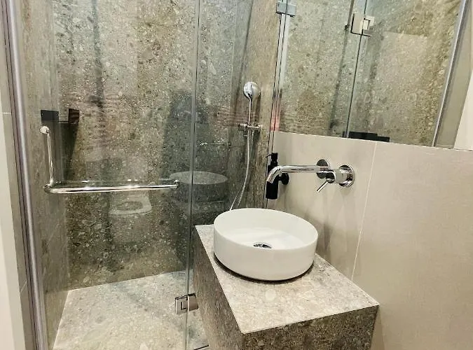 сучасні в центрі,паркінг Leópolis