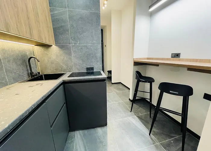 сучасні в центрі,паркінг Leópolis