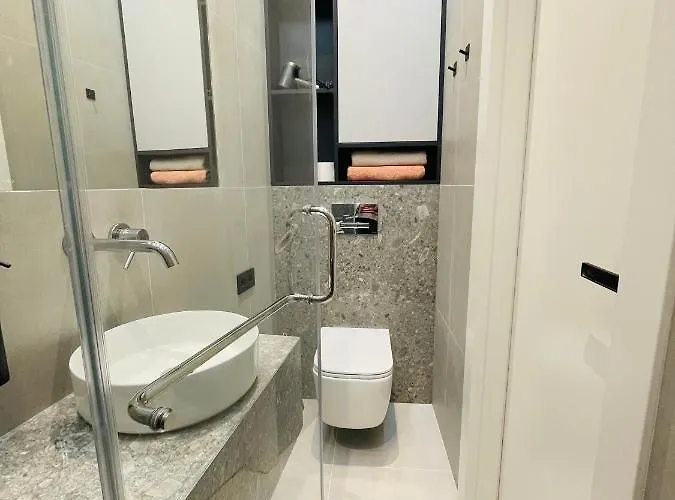 Apartamento сучасні в центрі,паркінг